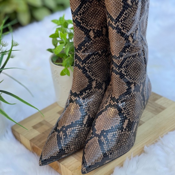 VERONICA BEARD Freda Espresso Snake
Embossed Leather Pointed Toe Kitten Boots 5